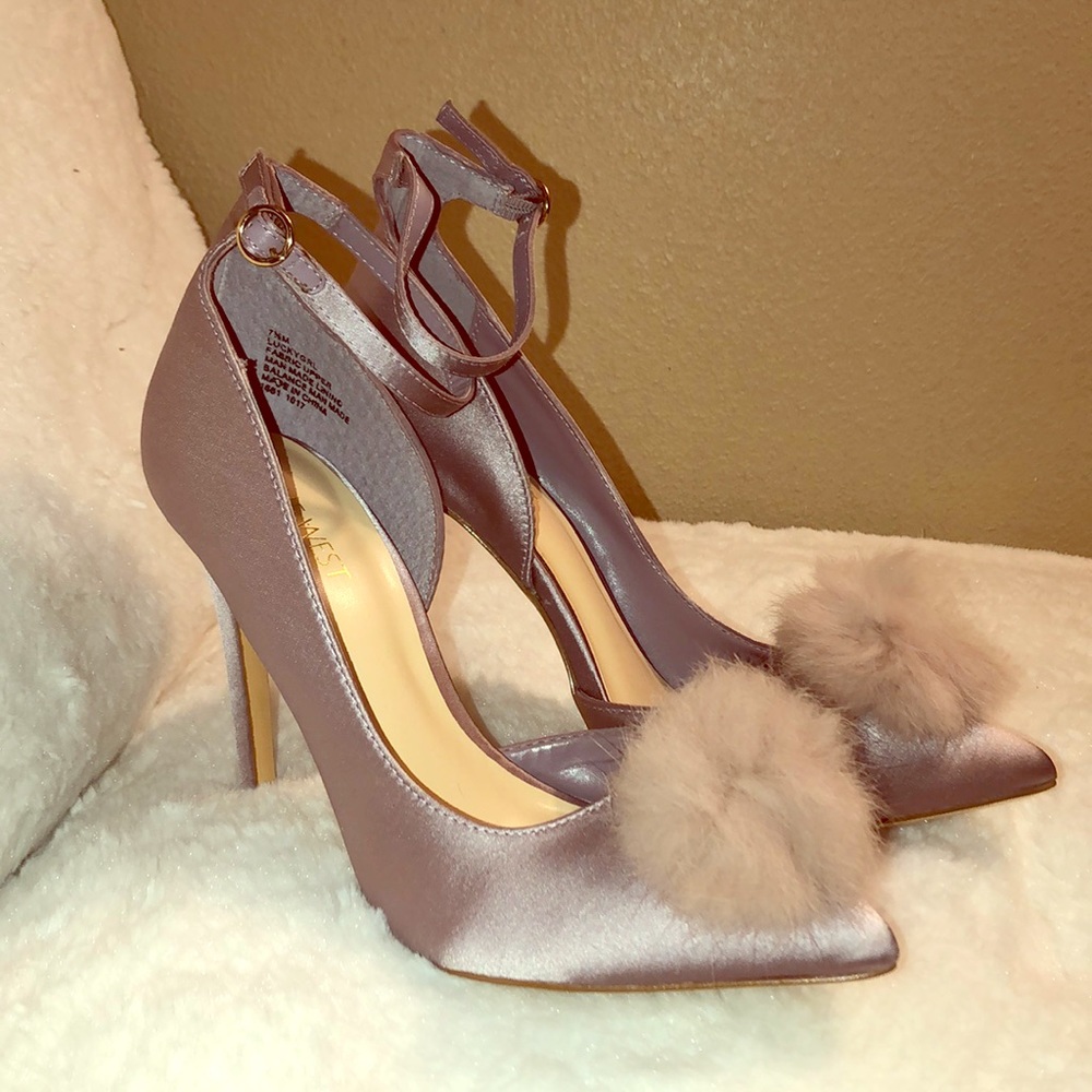Nine West satin pump